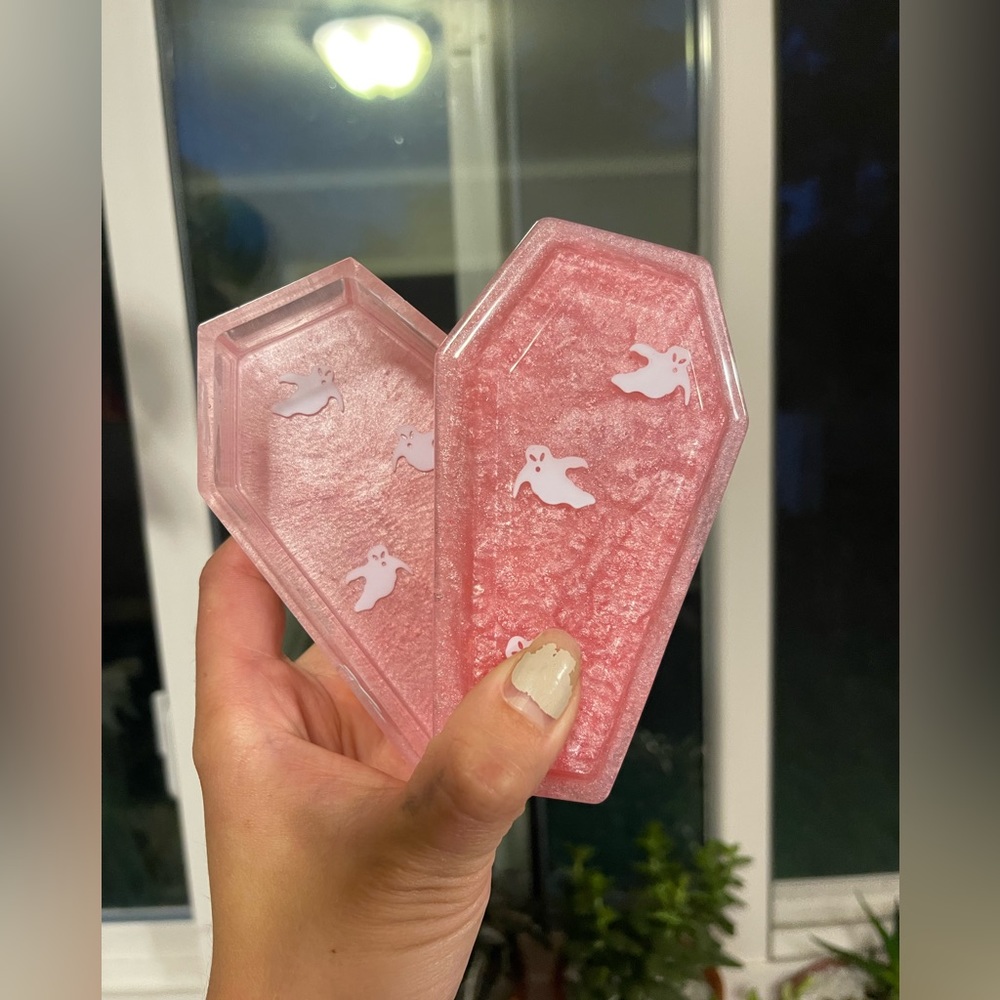 Resin coffin (trinket box)